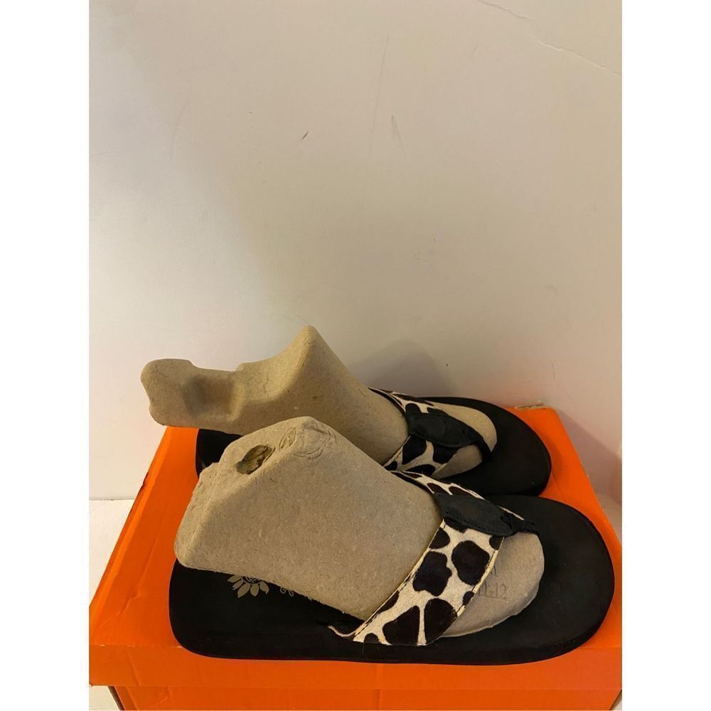 Yellow box flip flops size 9-9.5 animal print